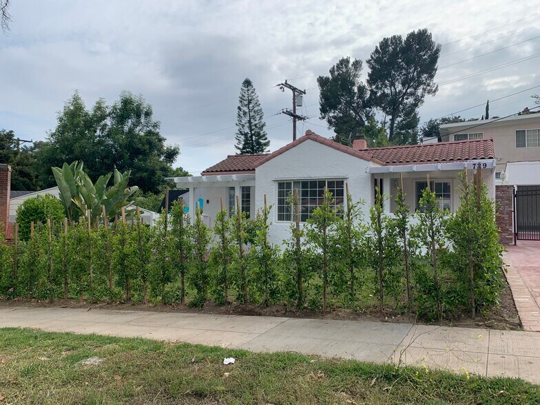 Building Photo - 729 Glenmore Blvd