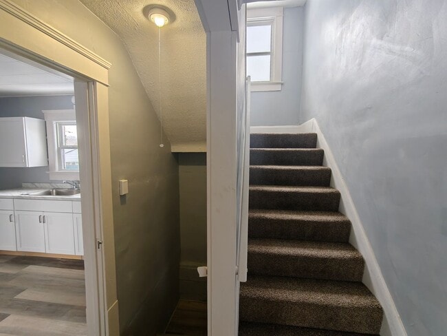 Building Photo - Newly Rehabbed 6-Bedroom, 3-Story Home with Off-Street Parking