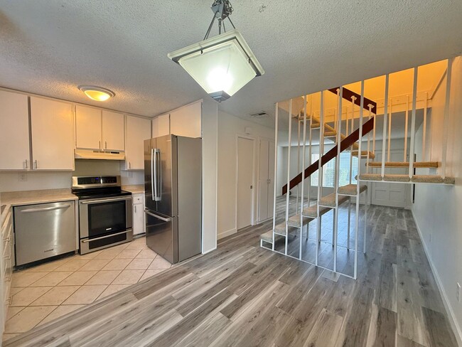 Building Photo - 2 Bedroom Townhome in Fletcher Hills! Wate...