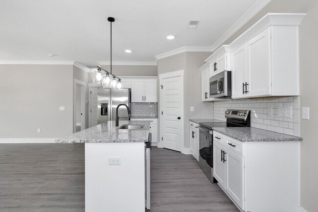 Building Photo - 4 Bedroom, 2 Bath