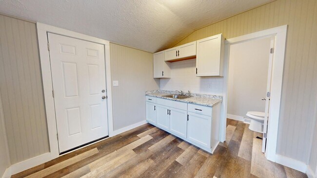 Building Photo - Stockyards Area - 2 Bedrooms - Single Fami...