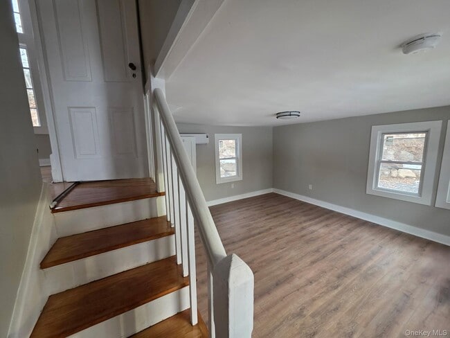 Building Photo - 263 S Mountain Rd