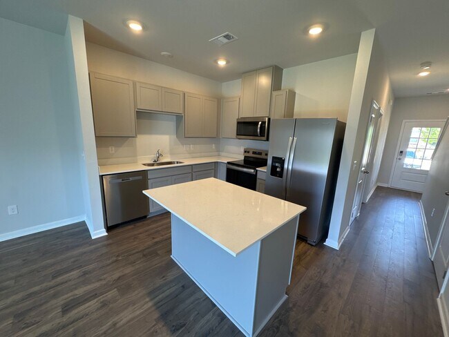 Building Photo - $500 Move-In Incentive for May Move-In!