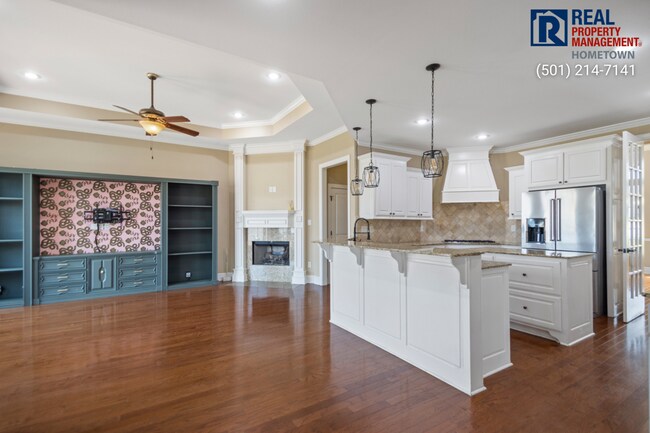Building Photo - 4040 Robinwood Cir
