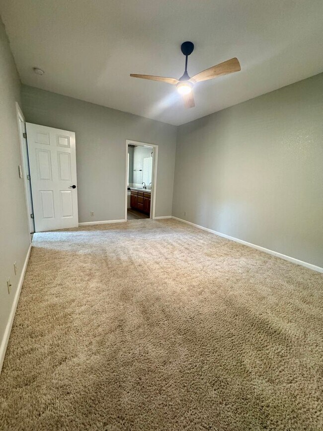 Building Photo - Spacious 2 Bed, 2.5 Bath Home with Loft, Vaulted Ceilings & Private Yard