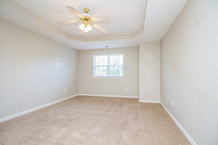 Building Photo - 607 Doral Pointe