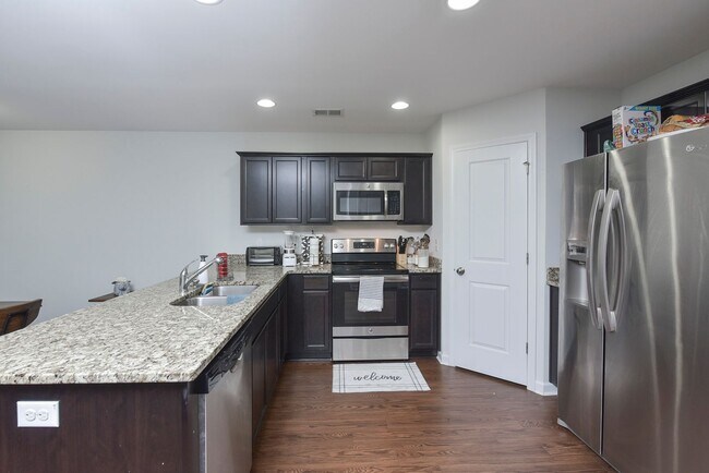 Building Photo - Modern Comfort in a Quiet Cul-de-Sac – 3 B...