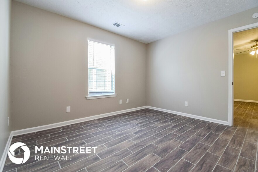Building Photo - 10545 Day Lily Dr