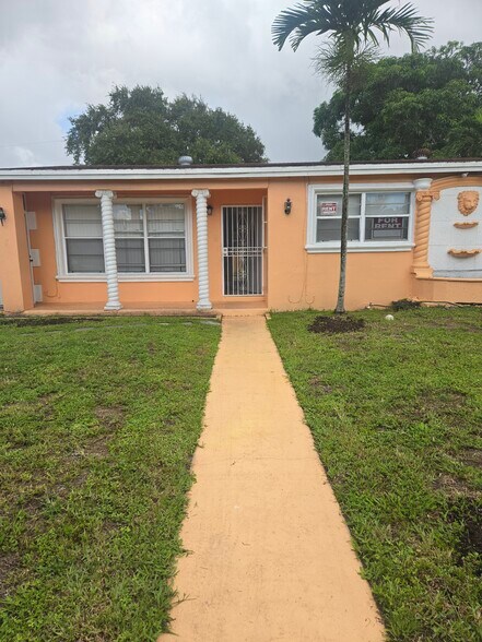 Primary Photo - 3401 NW 170th St