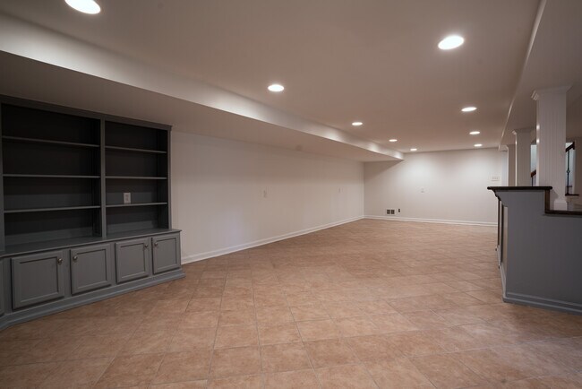 Building Photo - 218 Bramton Rd