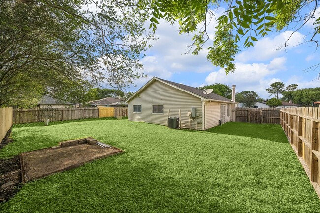 Building Photo - 10143 Towne Mist Dr