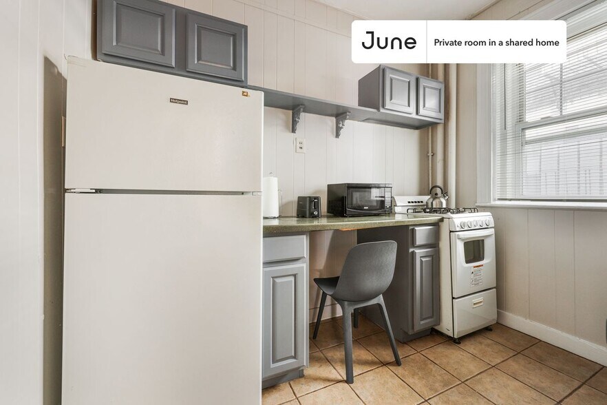 Building Photo - Room in Shared 3 bed/1 bath home in Allston