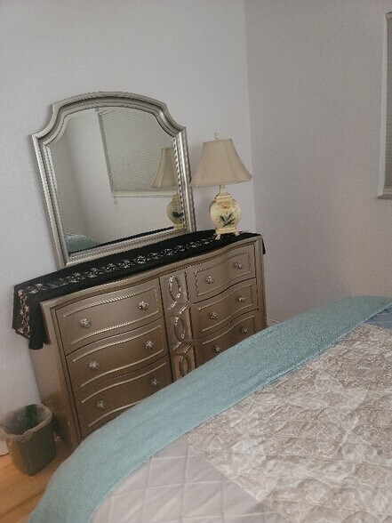 Building Photo - 15000 S River Dr