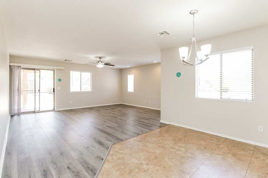 Building Photo - 1109 E Silversmith Trail