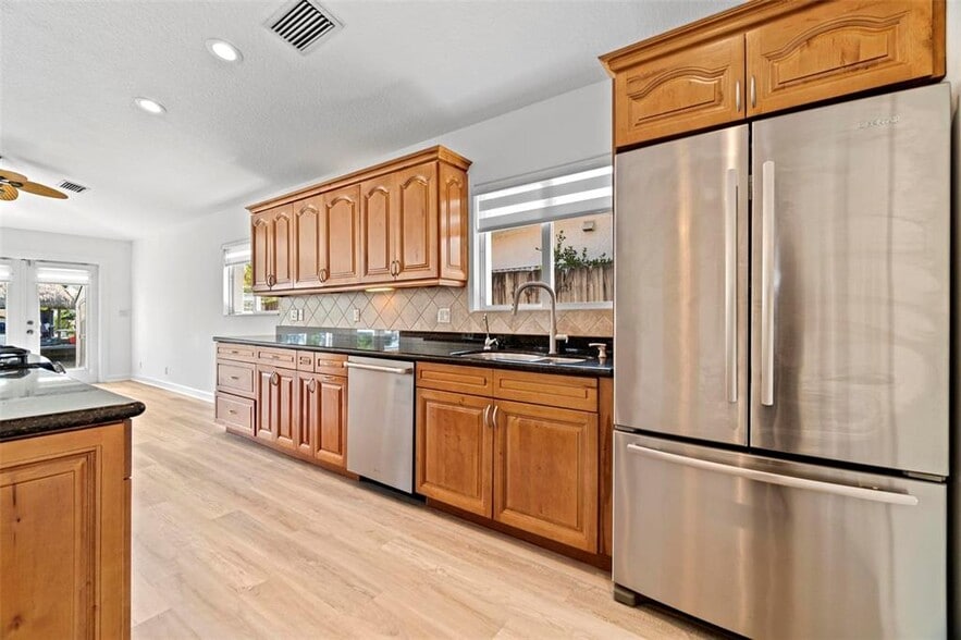 Building Photo - 947 Nautilus Is