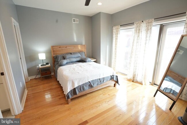 Building Photo - 341 Cantrell St