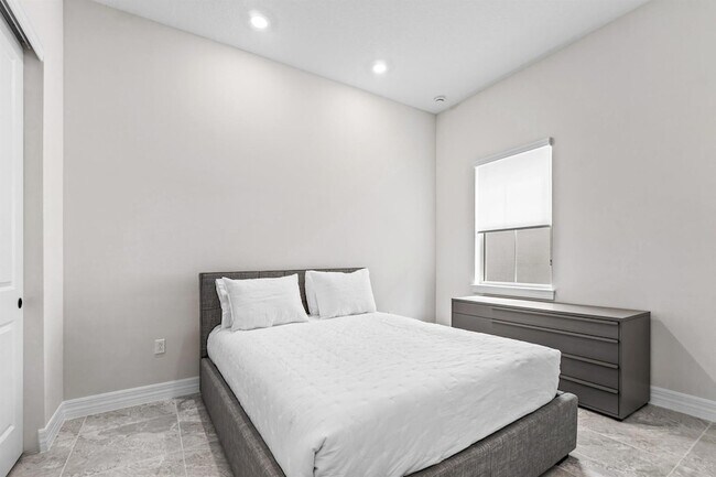 Building Photo - 12325 Frontline Ln