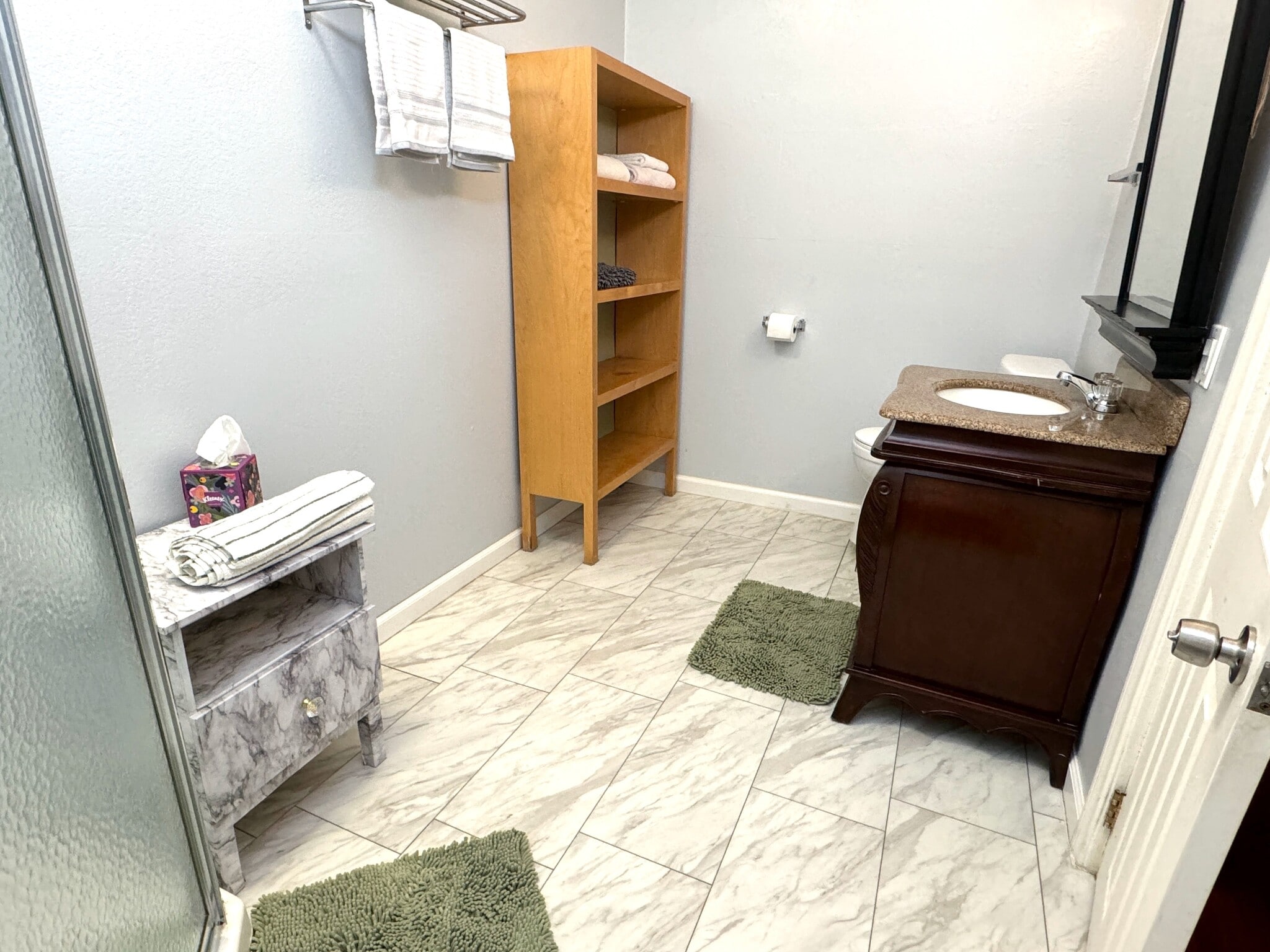 Building Photo - 713 N Mansfield Ave