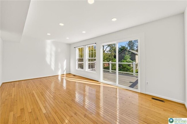 Building Photo - 4596 Jasmine Dr