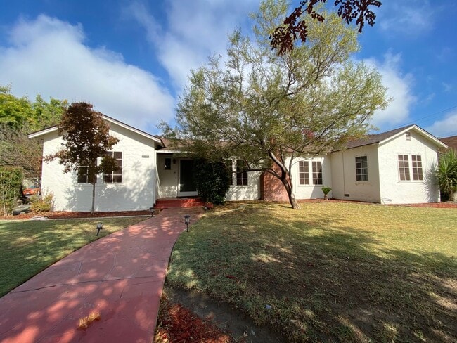 Primary Photo - Upcoming Charming 2 Bed, 2Bath home in Kingsburg CA