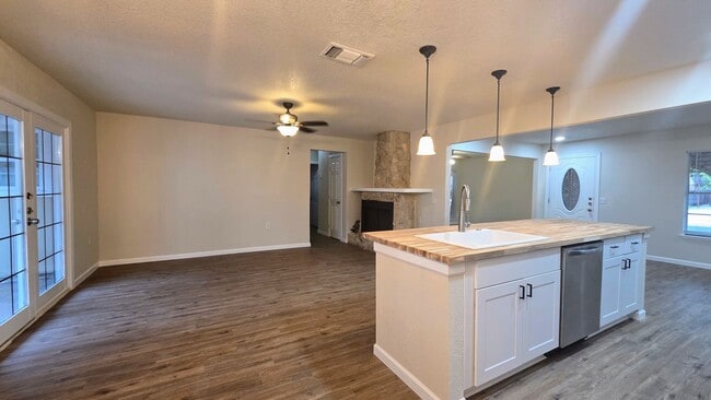 Building Photo - 12426 Magnifico St