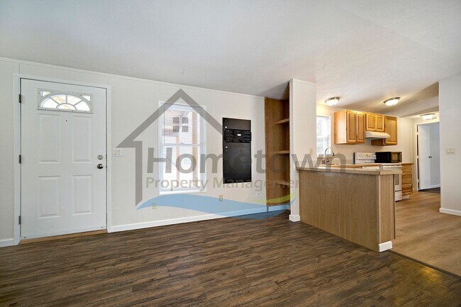 Building Photo - 2 Bedroom 2 Bathroom Home with Off-Street Parking Available in Athol!