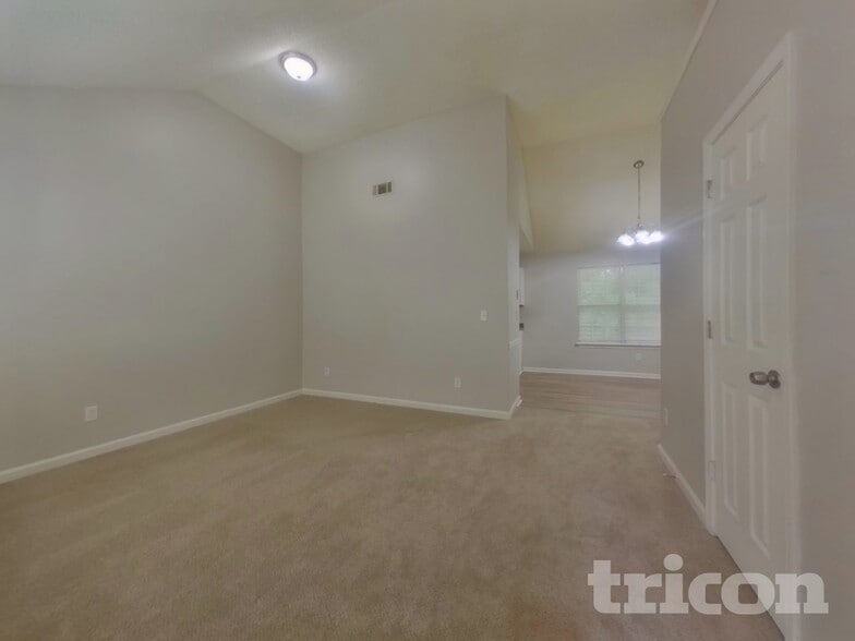 Building Photo - 3028 Stonebridge Creek Dr