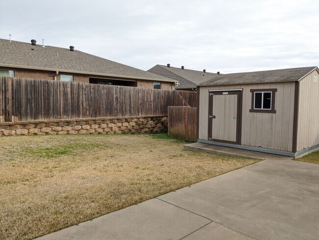 Building Photo - 5805 Thompson Pl