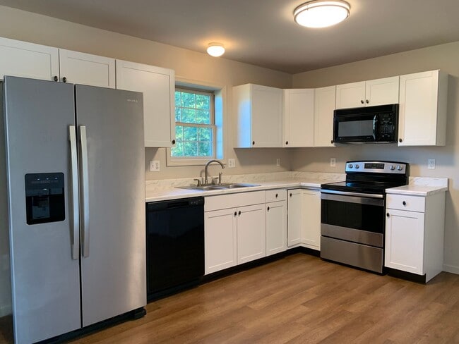Building Photo - Make This Beautiful 3-Bedroom Townhouse Yo...