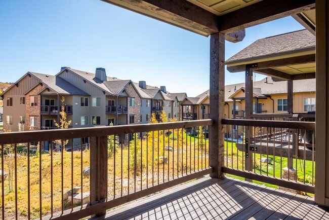 Building Photo - Modern Townhome in Black Rock Ridge