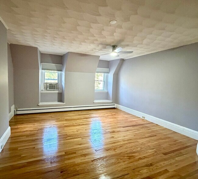 Building Photo - 318 Tappan St