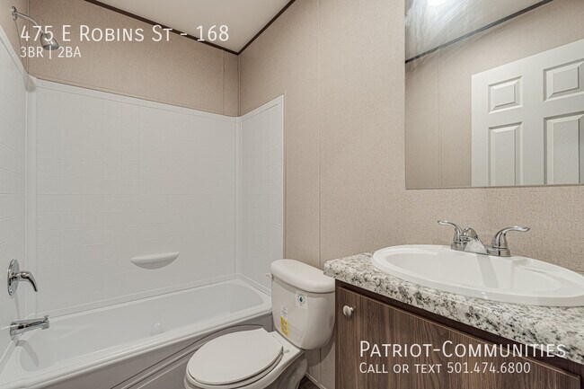 Building Photo - 475 E Robins St