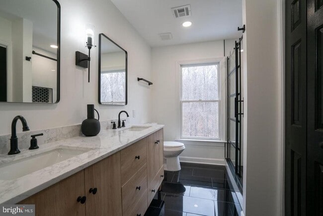 Building Photo - 8261 Tinsley Pl