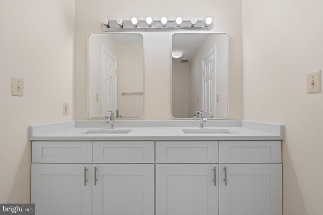 Building Photo - 13620 Canal Vista Ct