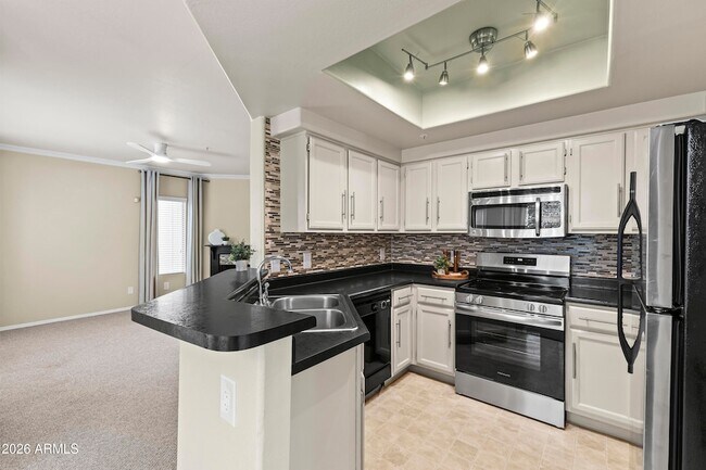 Building Photo - 750 E Northern Ave