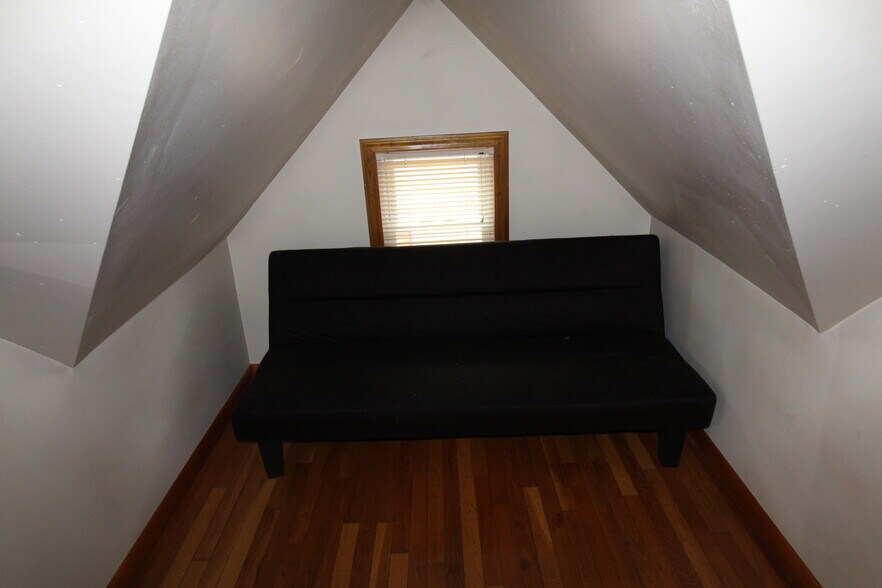 Quiet reading/study area - 78 Elm St