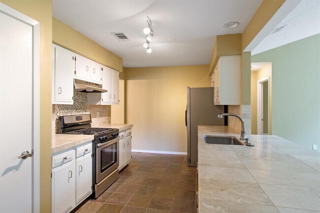 Building Photo - 11123 Henge Dr