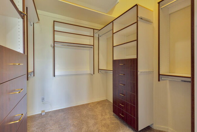 Building Photo - 1307 E Treasure Cove Dr