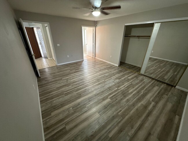 Building Photo - ADORABLE 2 BEDROOM 2 BATHROOM 1ST FLOOR CO...