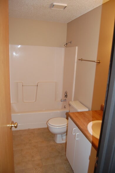 Second, master, bathroom - 4945 Walker Ave