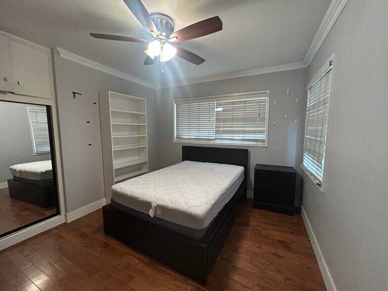 Building Photo - 14 N Alboni Pl