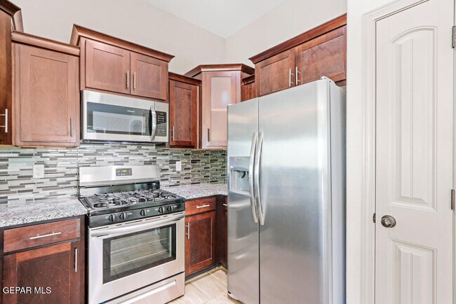 Building Photo - 13960 Lago Vista Ave