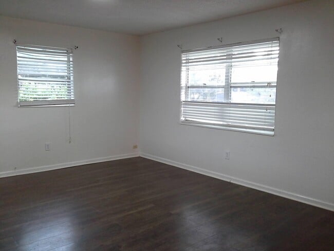 Building Photo - 1081 Brown Rd