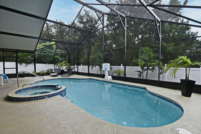 Building Photo - 4 Bedroom 2.5 Bath, Waterford Lakes,  Pool...