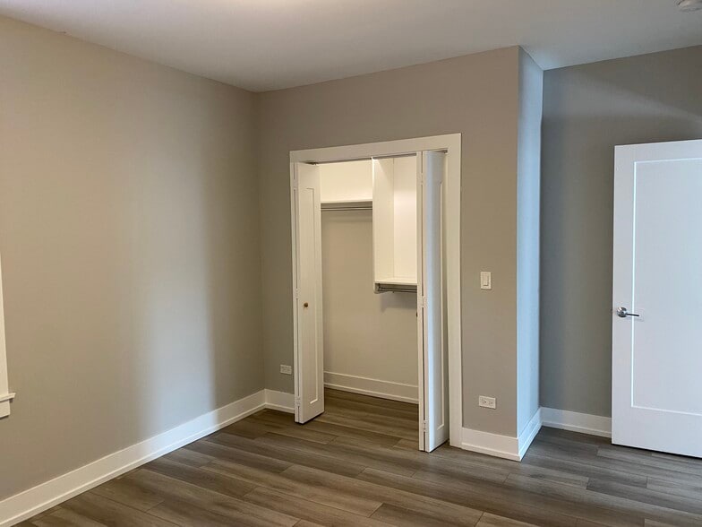 Building Photo - 3929 N Janssen Ave