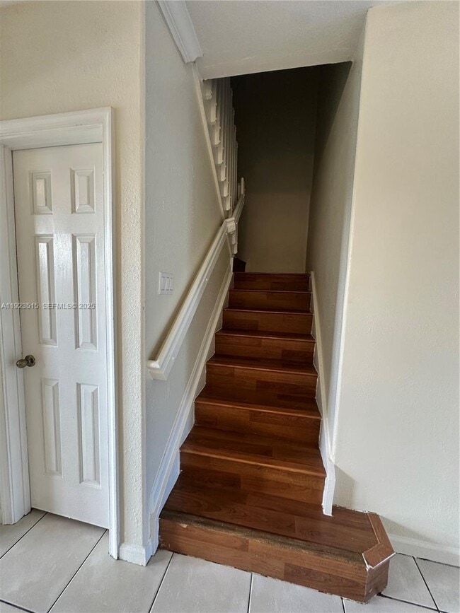 Building Photo - 2704 SE 15th Pl