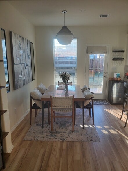 Dining Area - 1126 Loganberry Dr