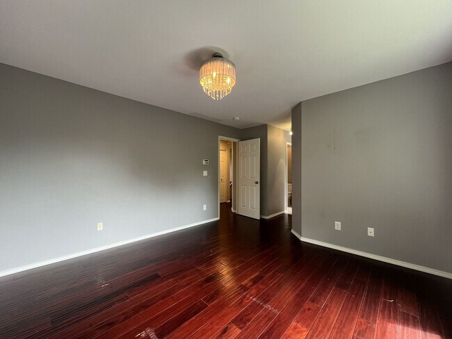 Building Photo - Beautiful 5BD/3BA Home with Soaking Tub, Island Kitchen & Attached 2-Car Garage