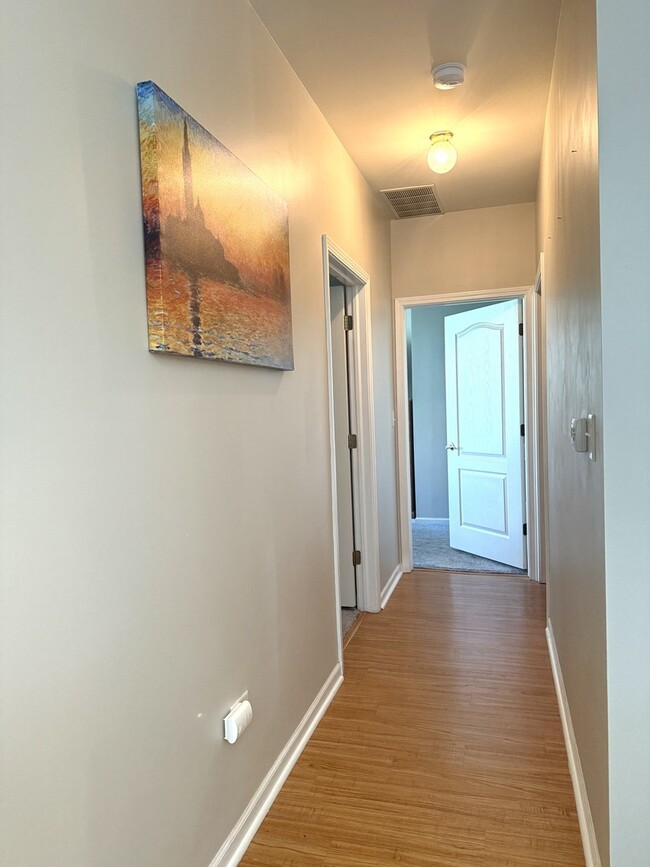 Building Photo - 712 Woodewind Dr