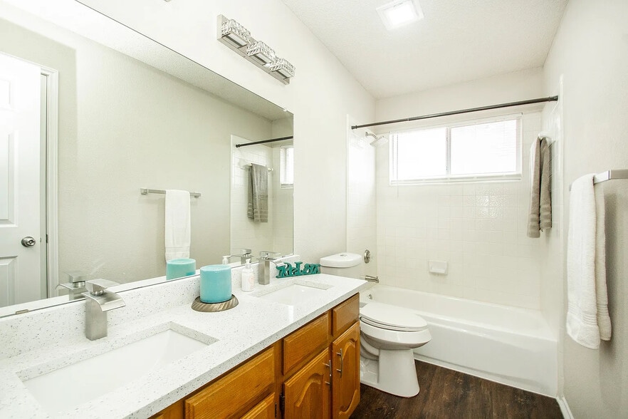 Building Photo - Room in House on Kentshire Cir